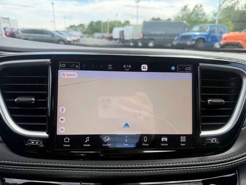 New 2027 Chrysler Pacifica Limited AWD/4WD image 23