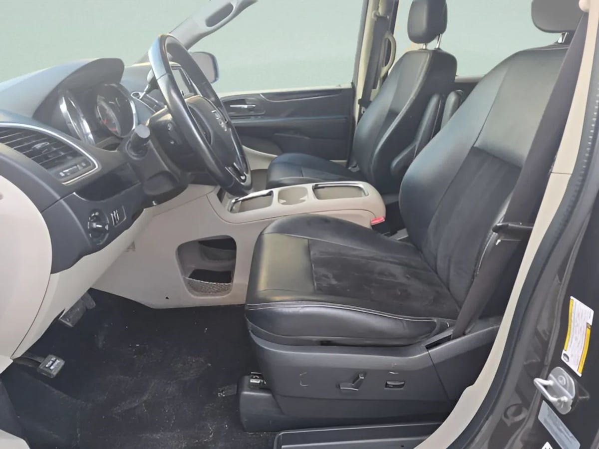 Used 2017 Dodge Grand Caravan SXT FWD image 36