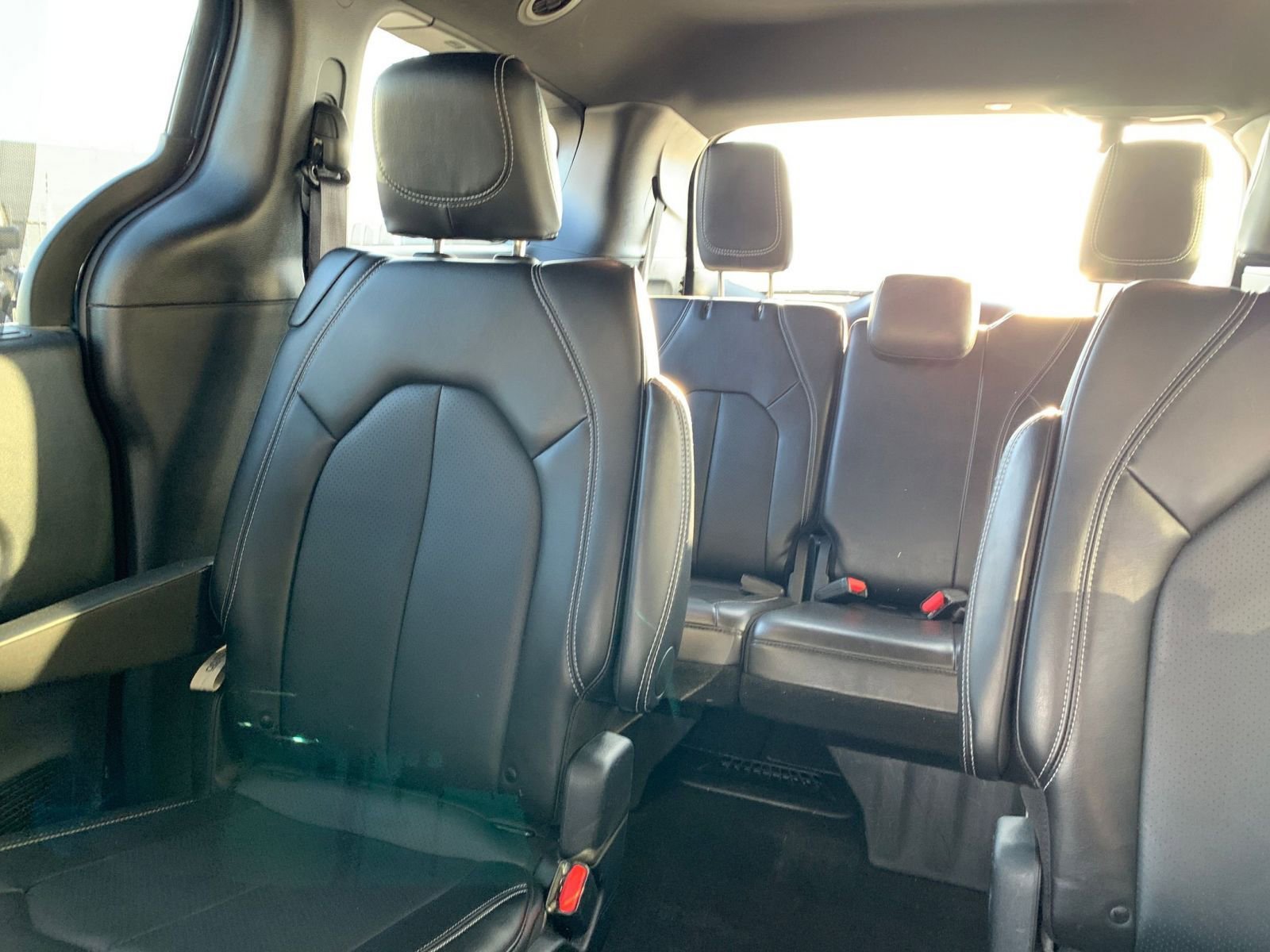 Used 2025 Chrysler Pacifica Select image 42