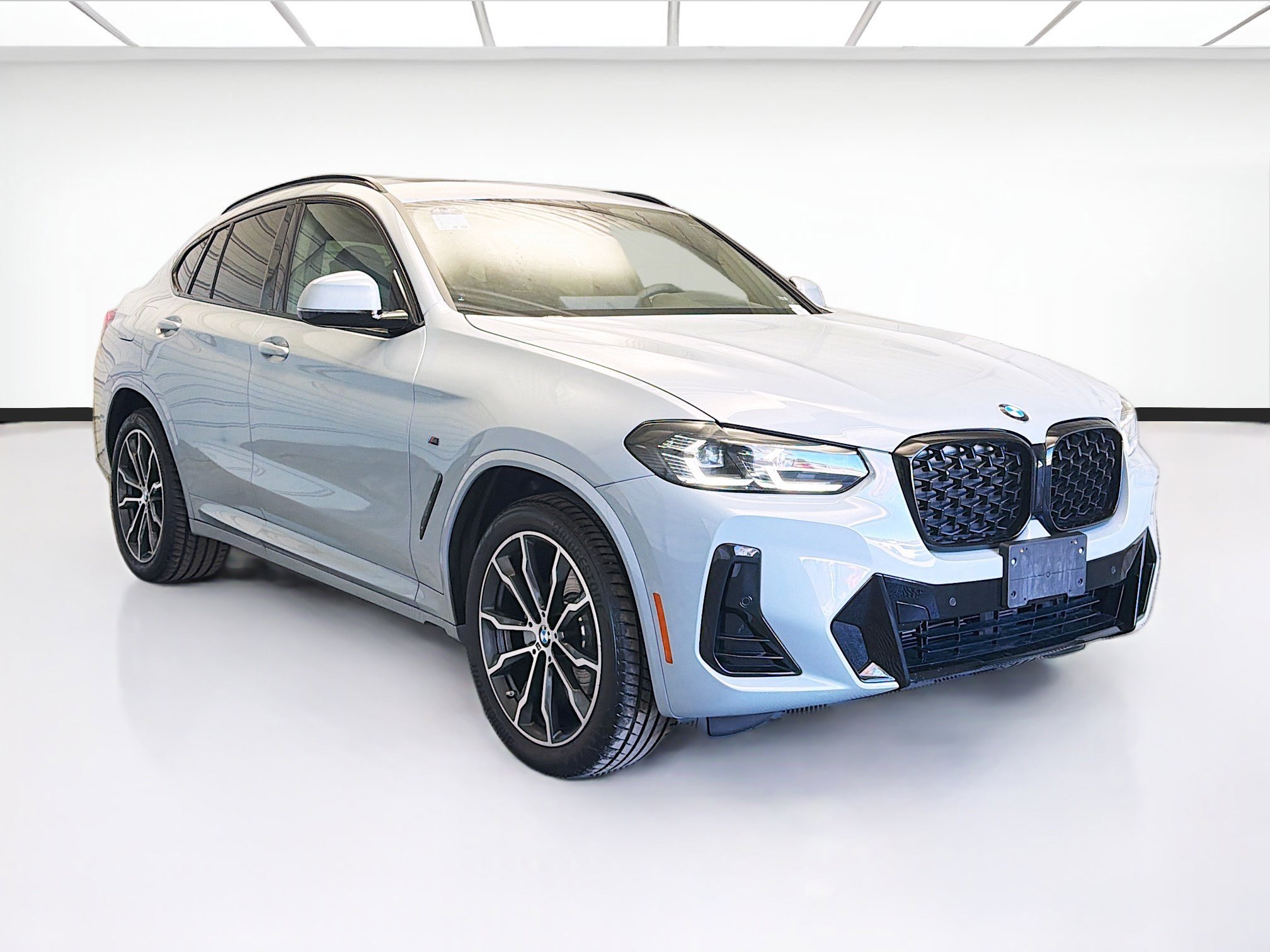 Used 2025 BMW X4 xDrive30i w/ Premium Package image 3