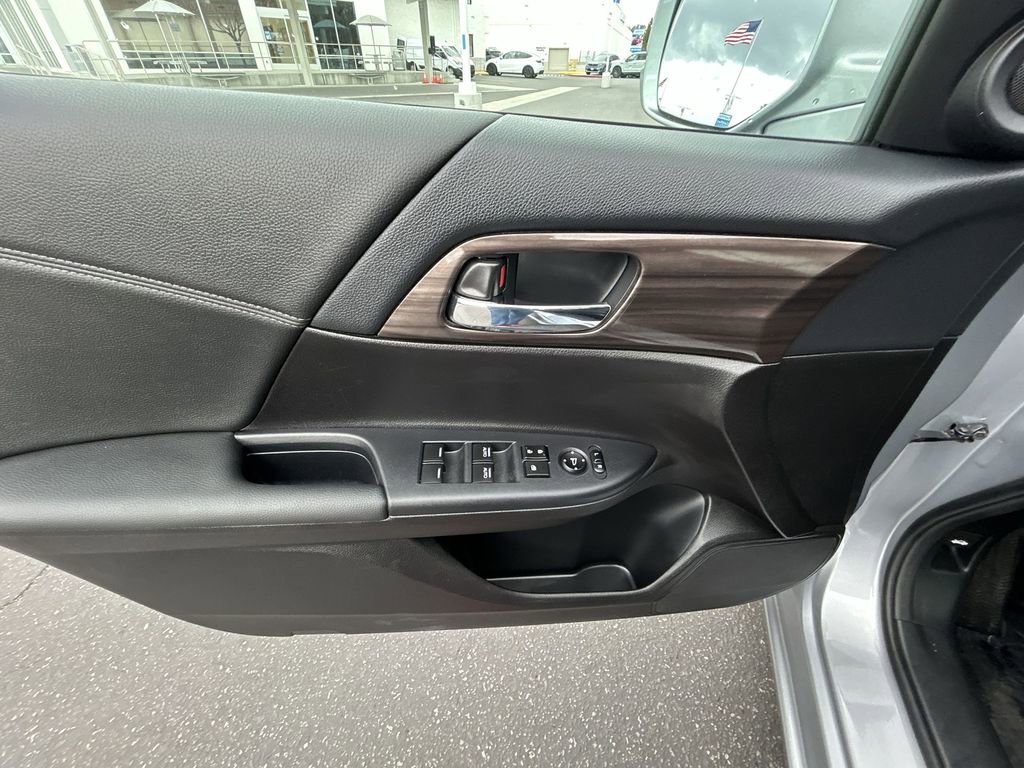 Used 2017 Honda Accord EX image 13