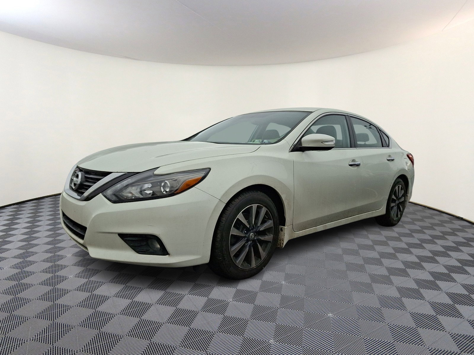 Used 2016 Nissan Altima 2.5 SL w/ 2.5 Technology w/LED Package FWD image 3