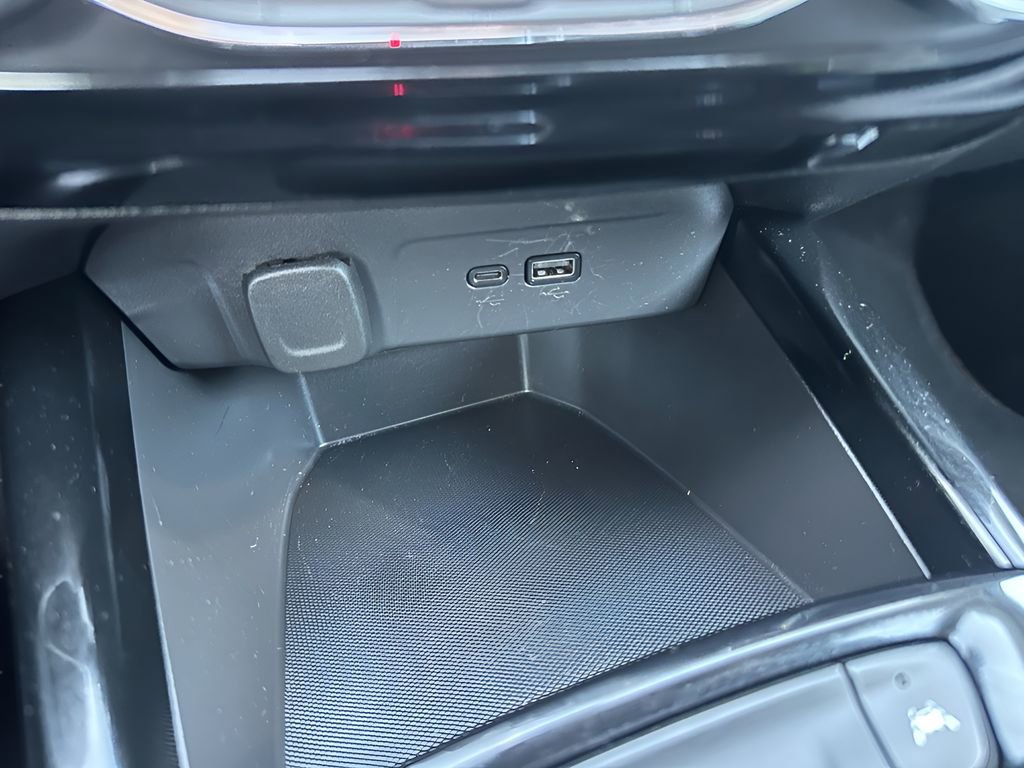 Used 2025 Chevrolet Trax LT w/ LT Convenience Package image 20