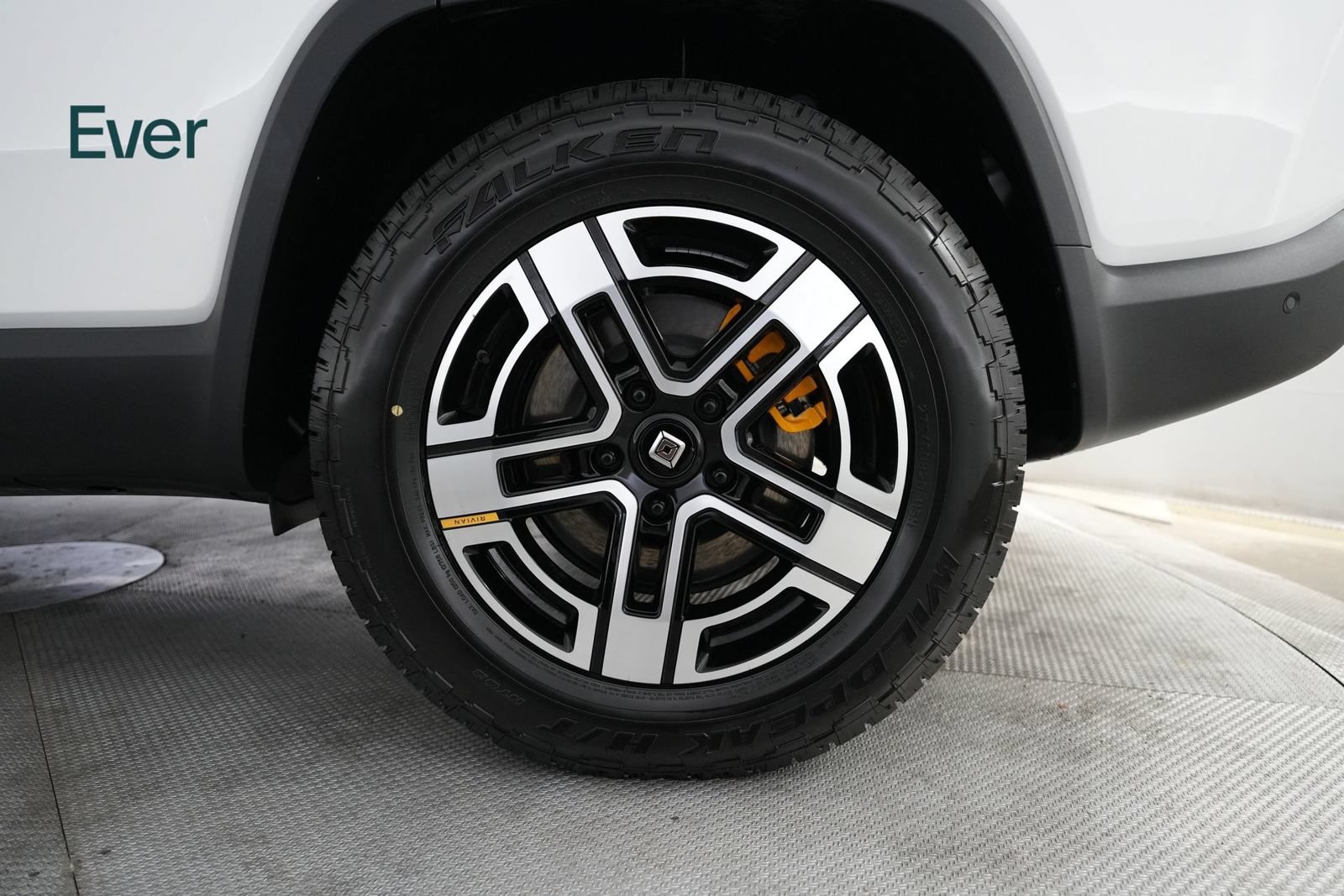 Used 2023 Rivian R1S Adventure AWD/4WD image 9