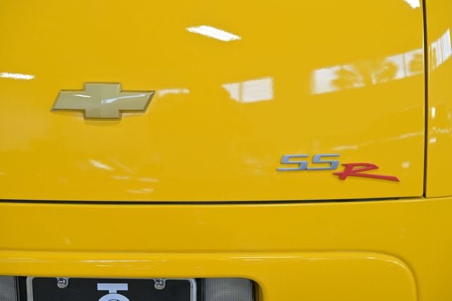 Used 2005 Chevrolet SSR w/ Preferred Equipment Group RWD image 14