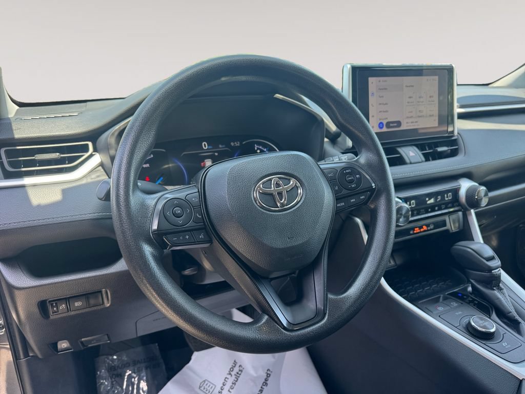 Used 2025 Toyota RAV4 XLE AWD/4WD image 12