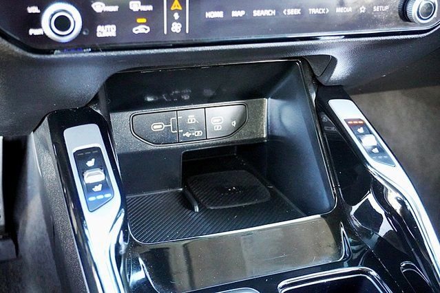 Used 2024 Kia Sorento SX AWD/4WD image 31
