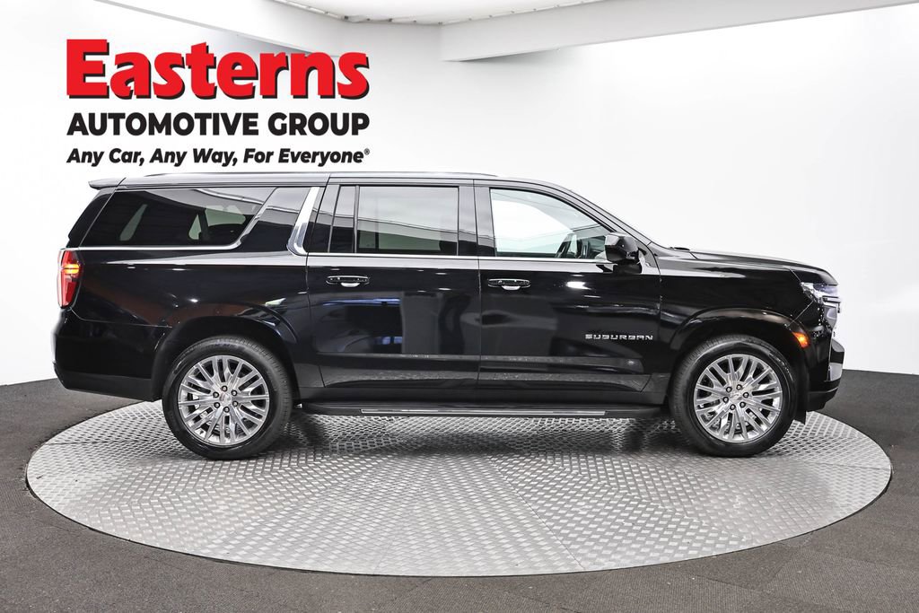 Used 2023 Chevrolet Suburban LS RWD image 4