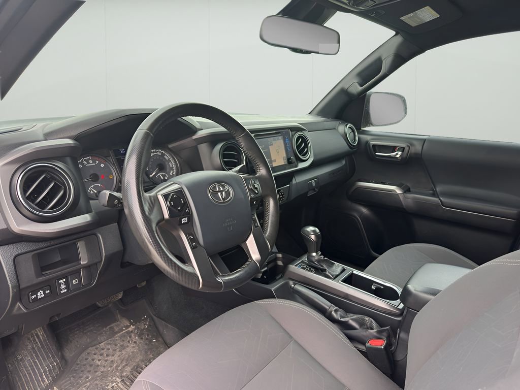 Used 2019 Toyota Tacoma TRD Off-Road w/ Technology Package image 14