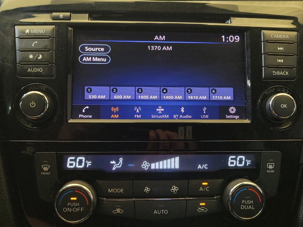 Used 2019 Nissan Rogue SV image 25