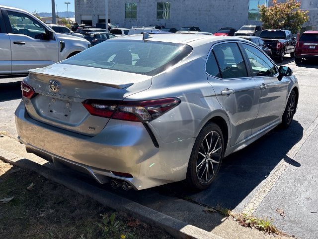 Used 2022 Toyota Camry SE FWD image 3