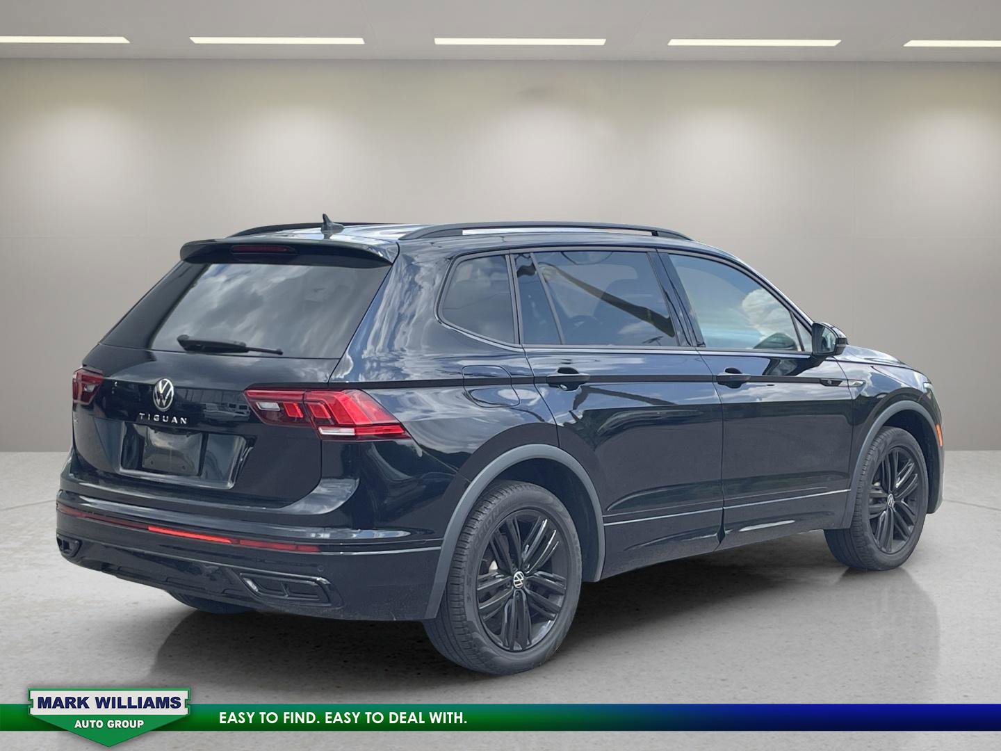 Used 2022 Volkswagen Tiguan SE R-Line image 5