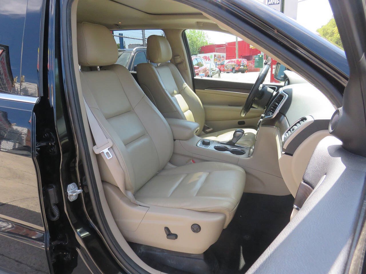 Used 2018 Jeep Grand Cherokee Limited AWD/4WD image 11