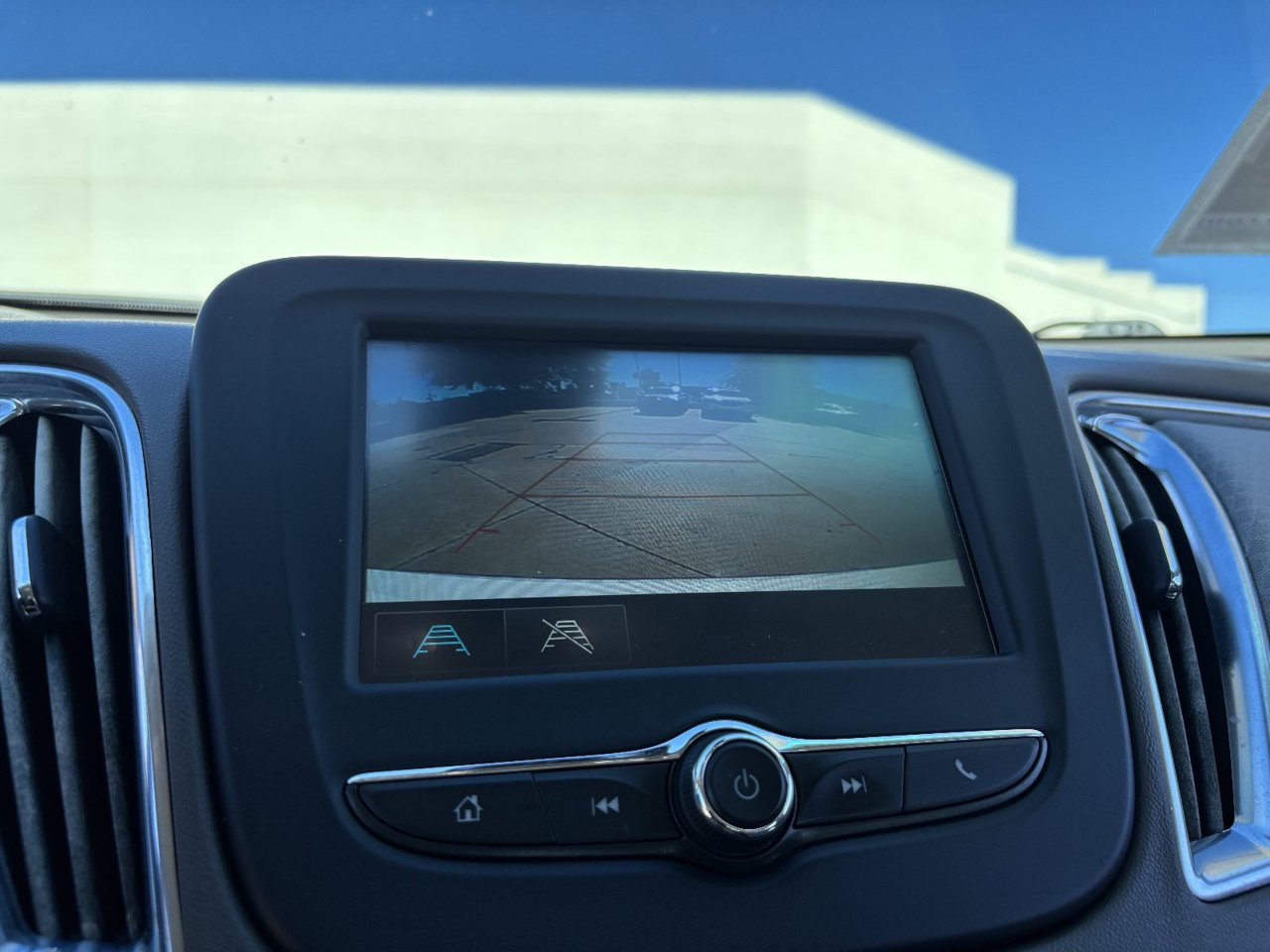 Used 2018 Chevrolet Malibu LT FWD image 21
