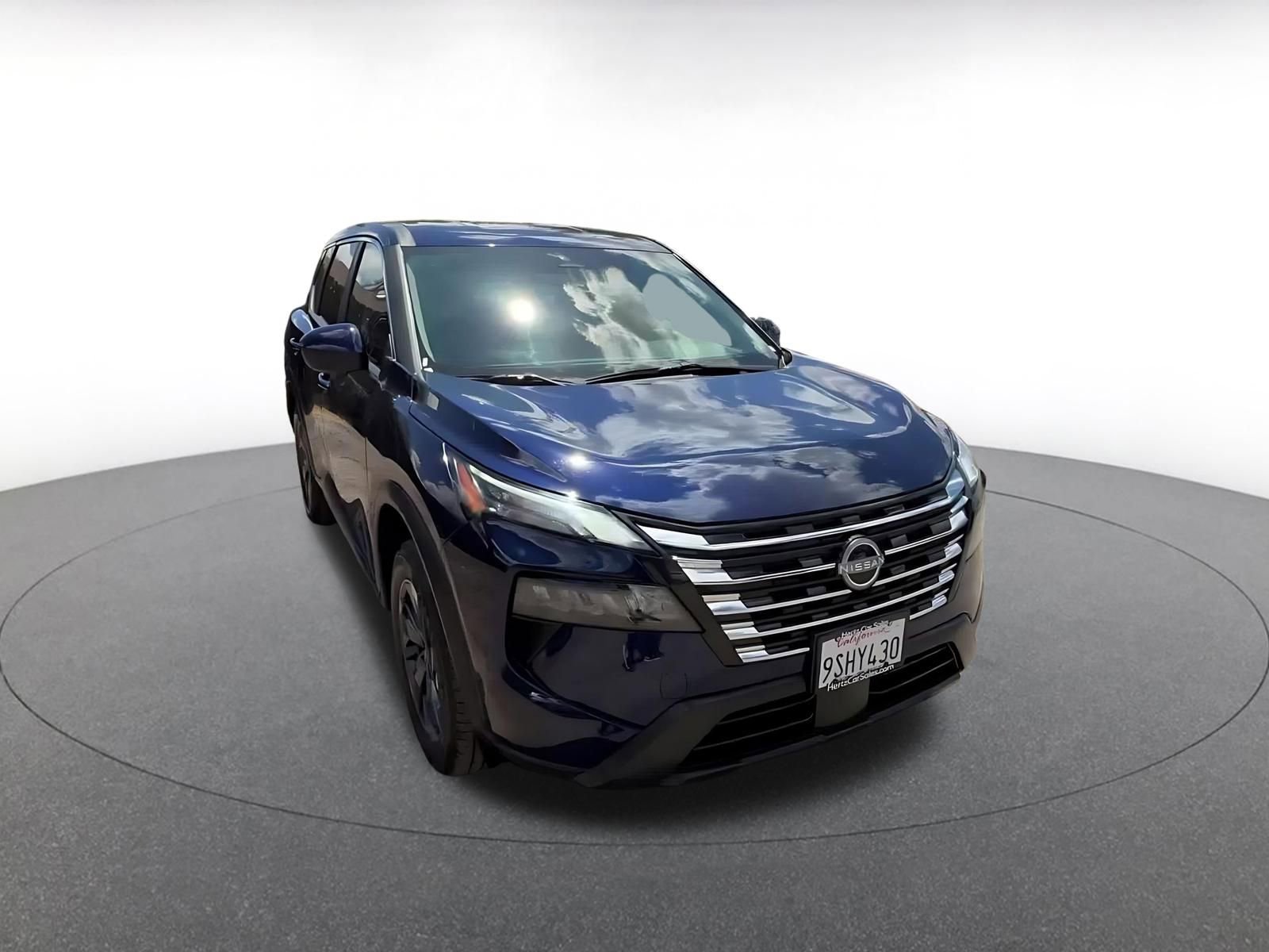 Used 2025 Nissan Rogue SV FWD image 3