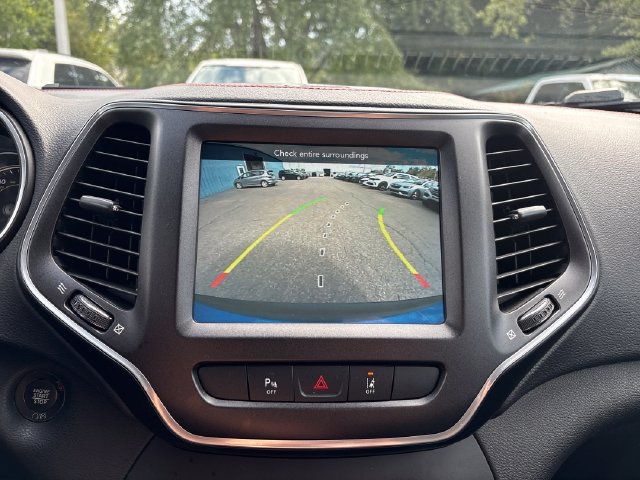 Used 2021 Jeep Cherokee Trailhawk AWD/4WD image 15