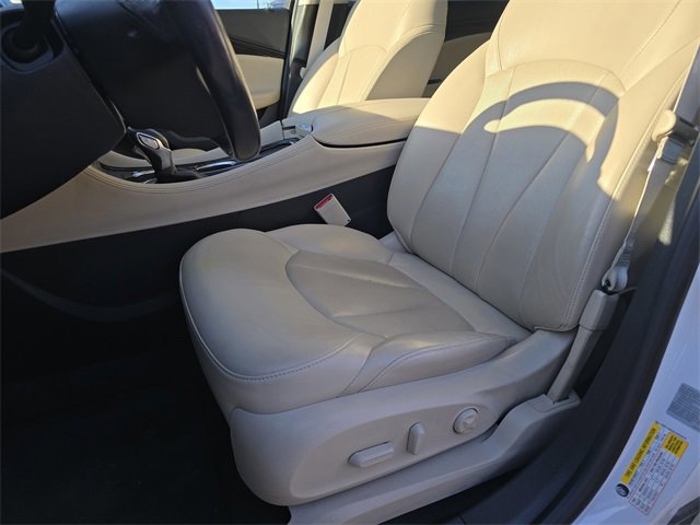 Used 2020 Buick Envision Premium image 32