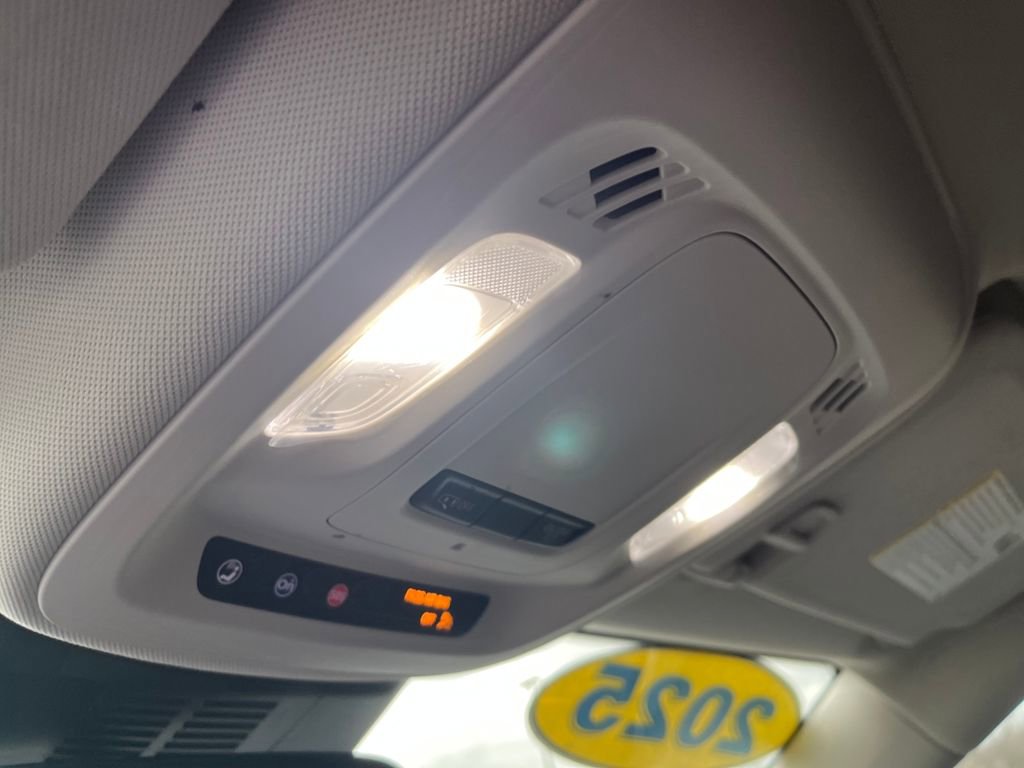 Used 2025 Buick Envision Preferred image 17