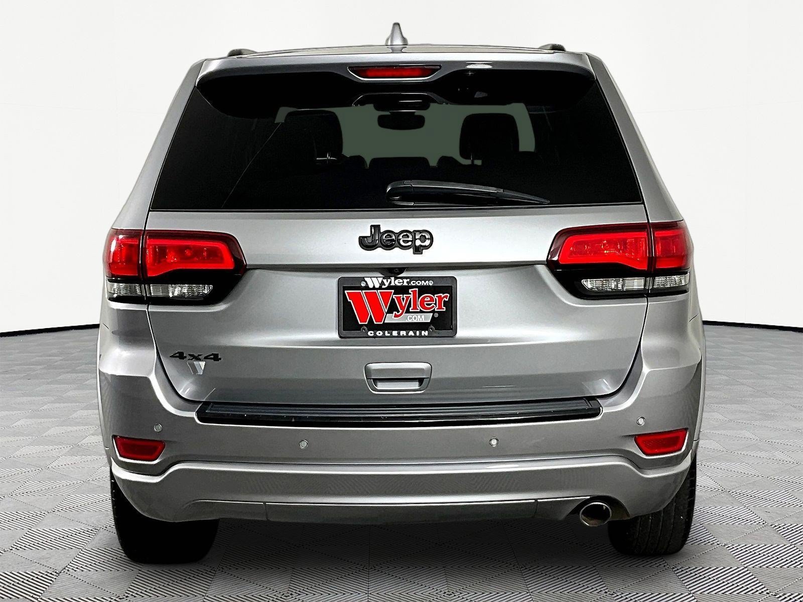 Used 2018 Jeep Grand Cherokee Altitude AWD/4WD image 5