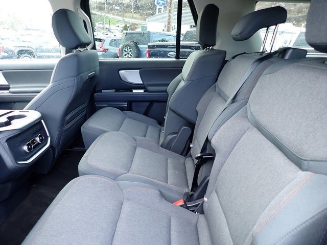 Used 2025 Ford Expedition Active image 19
