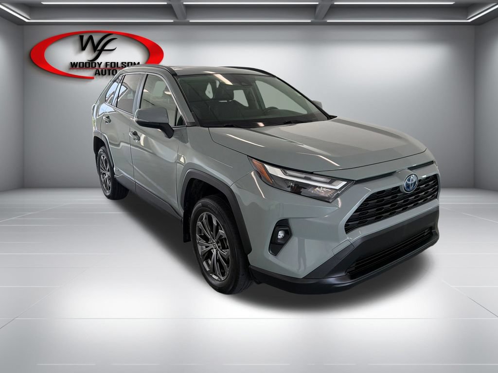 Used 2022 Toyota RAV4 XLE Premium AWD/4WD image 3