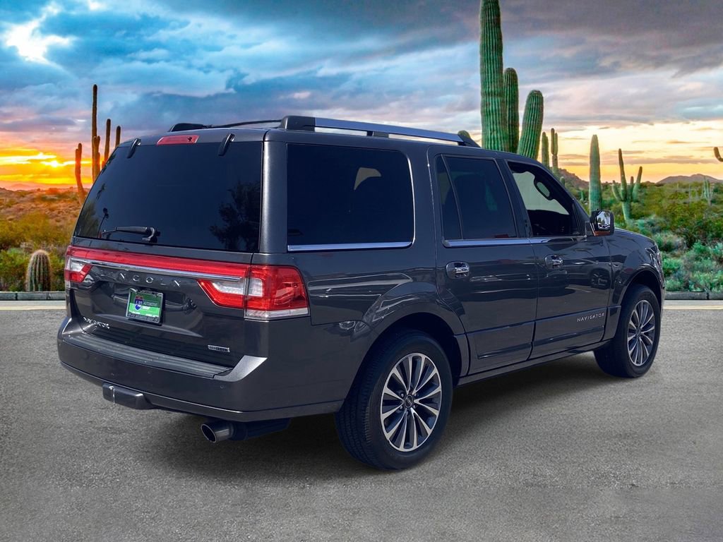 Used 2016 Lincoln Navigator Select AWD/4WD image 3