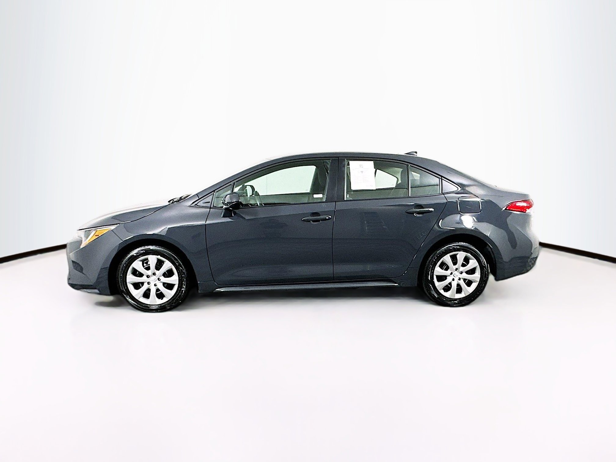Used 2025 Toyota Corolla LE image 4