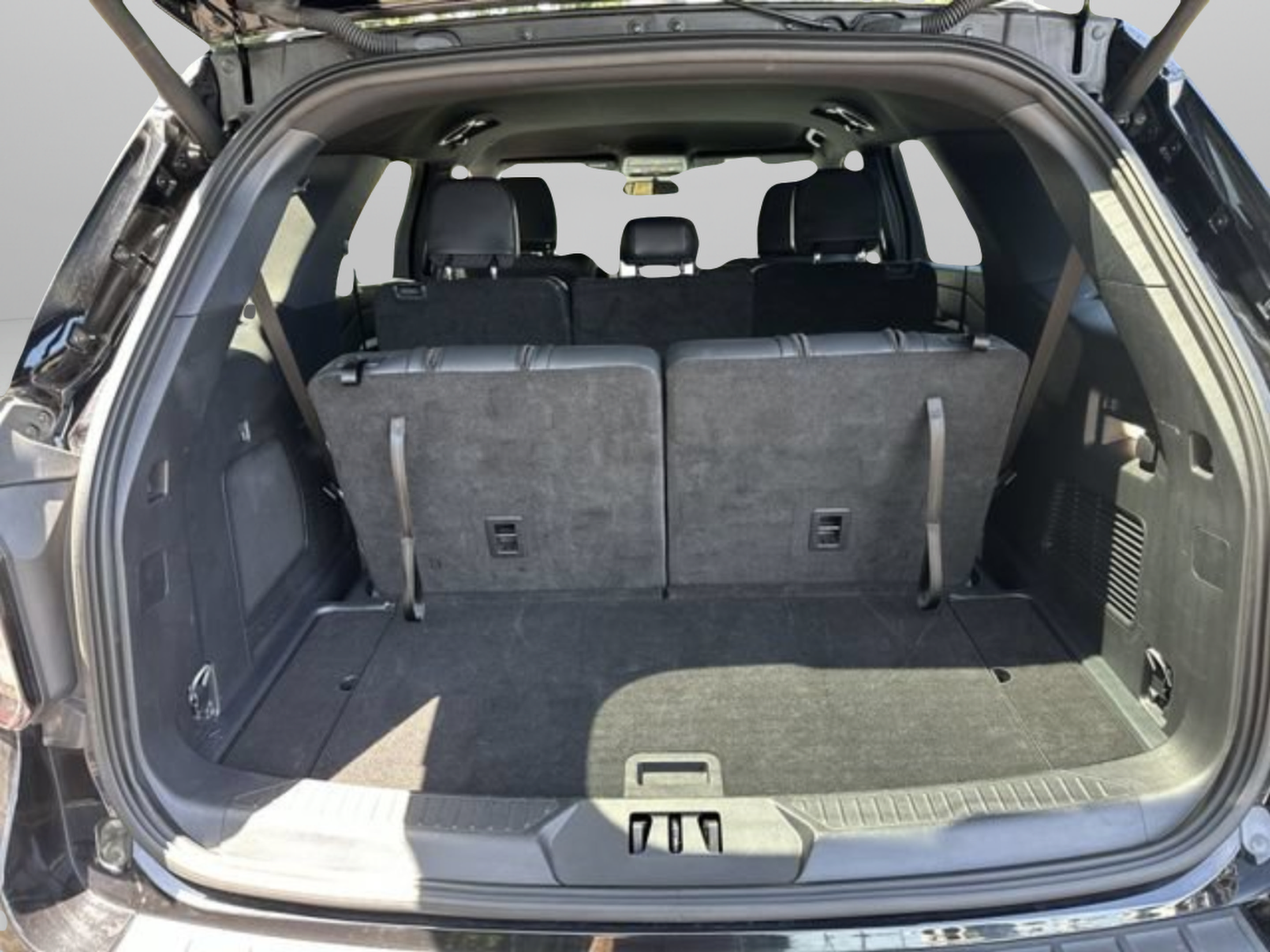 Used 2025 Ford Explorer ST-Line w/ ST-Line Street Pack AWD/4WD image 19