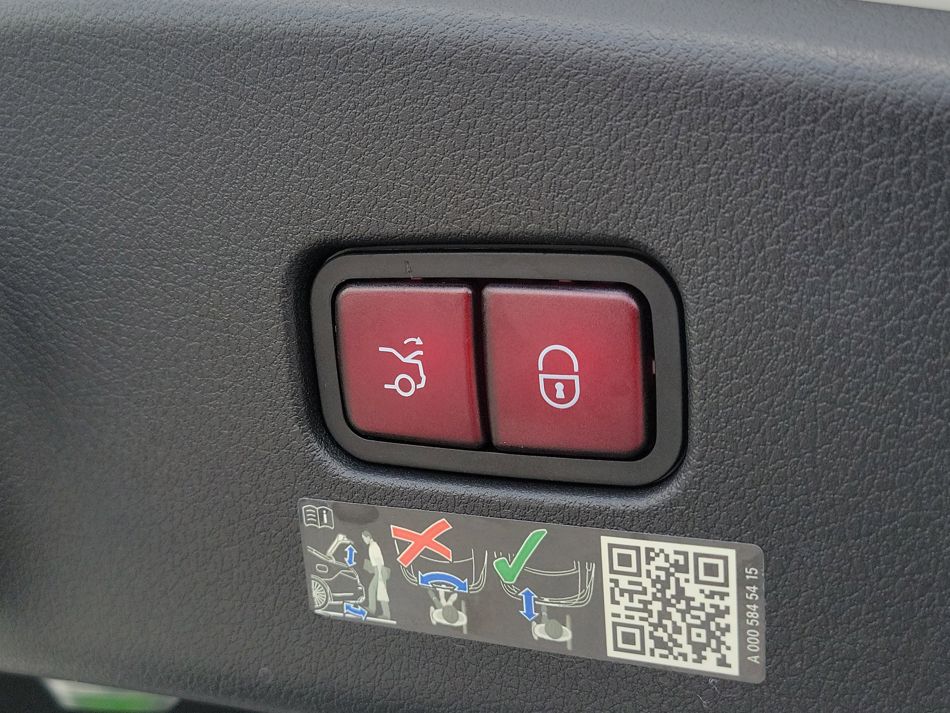 Used 2024 Mercedes-Benz CLE 300 4MATIC Coupe image 10