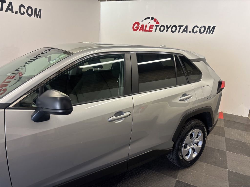 Used 2023 Toyota RAV4 LE AWD/4WD image 8