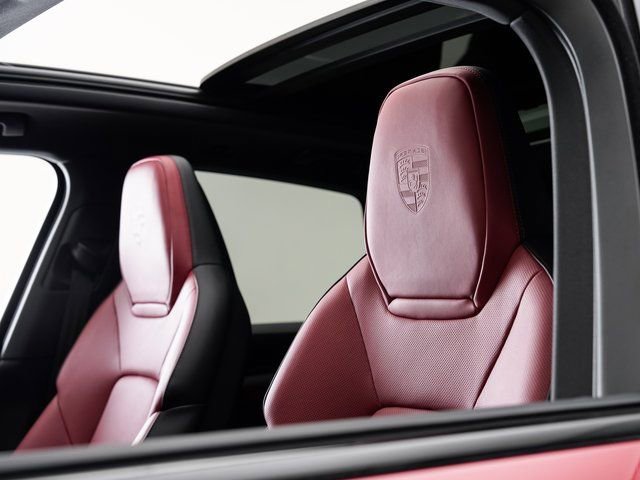 Certified 2025 Porsche Cayenne S AWD/4WD image 10