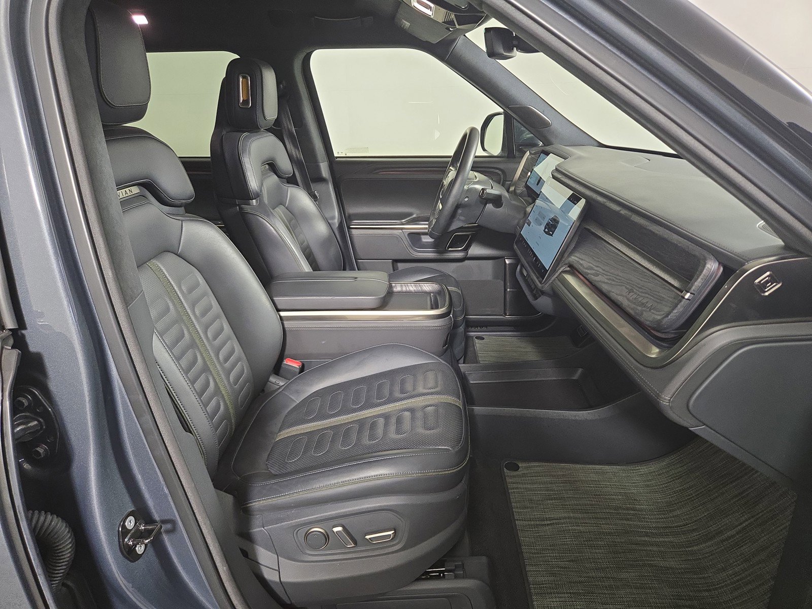 Used 2022 Rivian R1S Launch Edition image 24