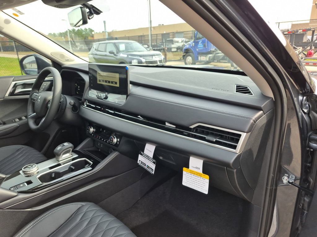 New 2026 Mitsubishi Outlander SEL image 45