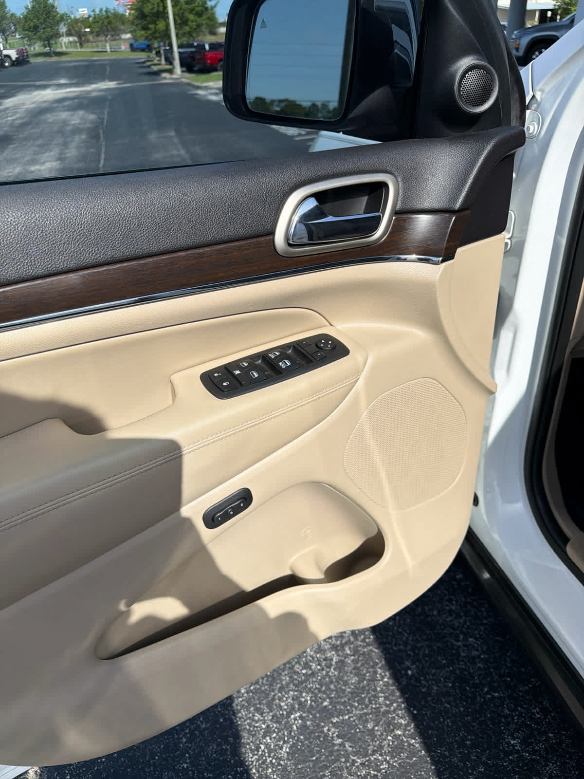 Used 2017 Jeep Grand Cherokee Limited w/ Trailer Tow Group IV RWD image 16