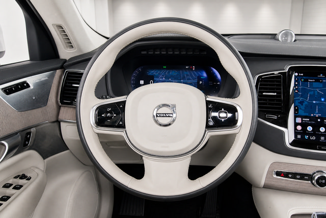 Certified 2024 Volvo XC90 T8 Ultimate w/ Lounge Package AWD/4WD image 9