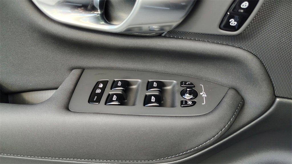 New 2026 Volvo XC90 B6 Plus image 10