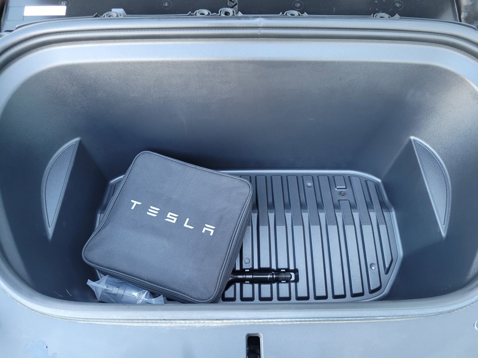 Used 2022 Tesla Model Y Long Range image 30