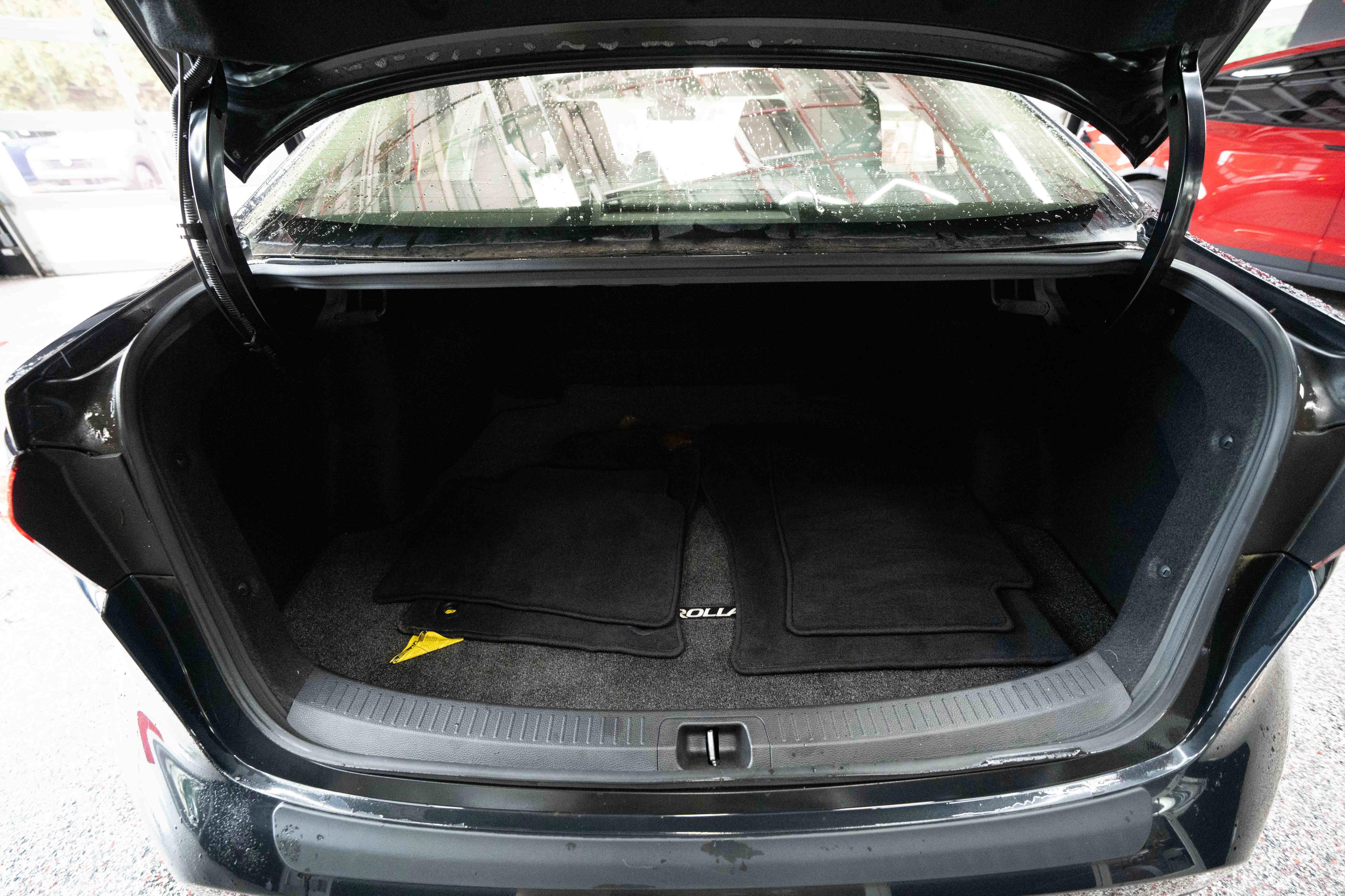 Used 2021 Toyota Corolla LE w/ Carpet Mat Package (TMS) image 27