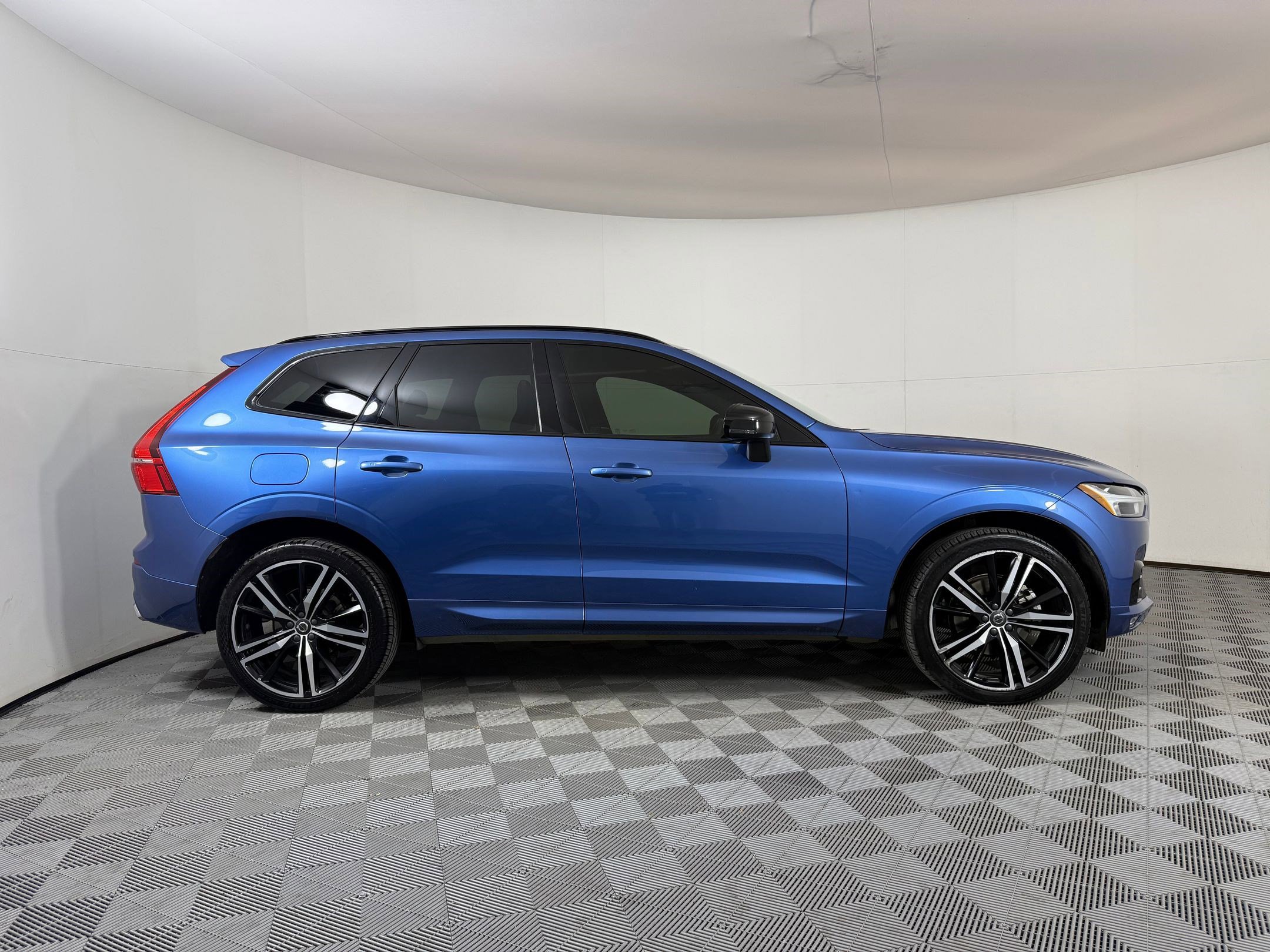 Used 2020 Volvo XC60 T5 R-Design image 8