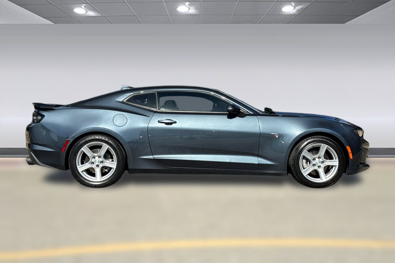 Used 2023 Chevrolet Camaro LT RWD image 8