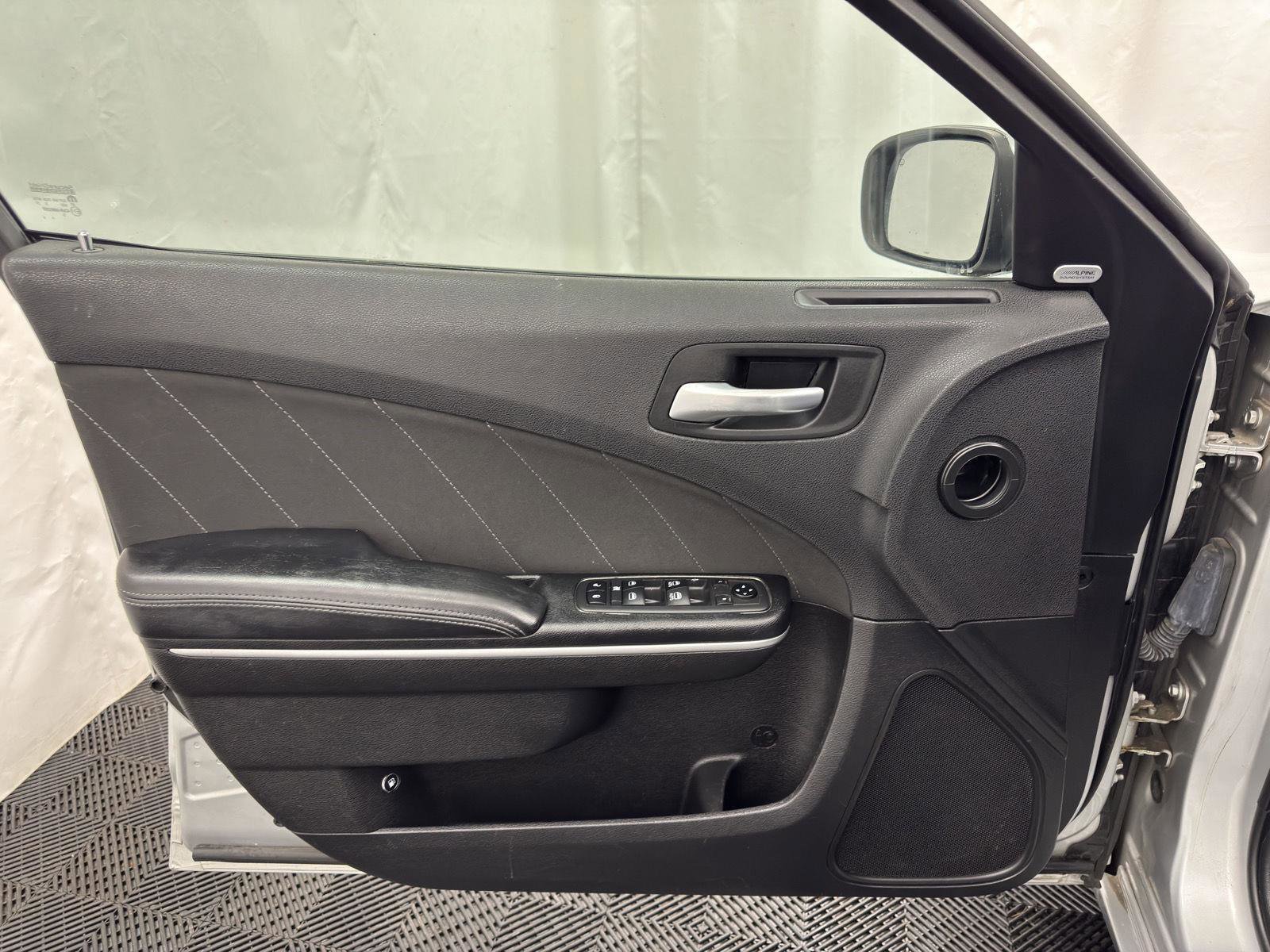 Used 2019 Dodge Charger SXT image 11