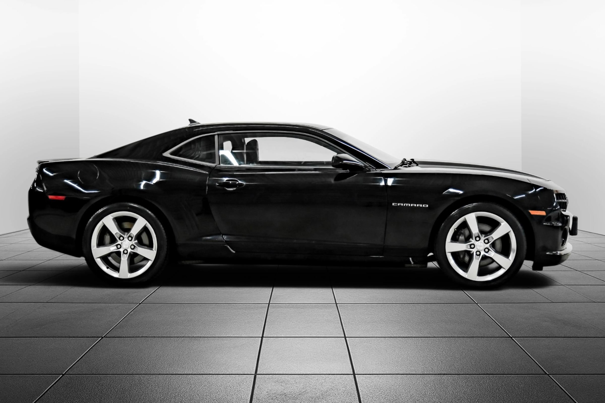 Used 2010 Chevrolet Camaro SS w/ RS Package RWD image 5