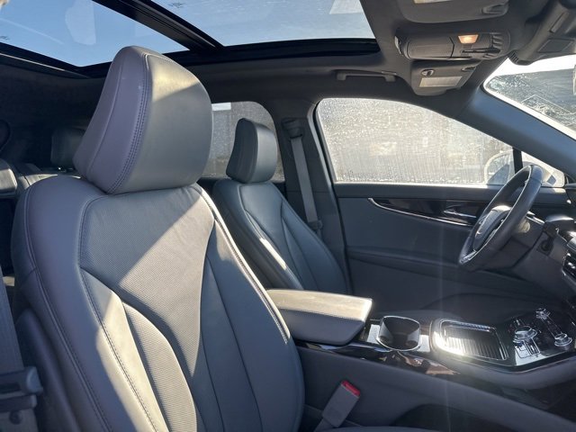 Used 2023 Lincoln Nautilus Reserve w/ Equipment Group 201A image 7