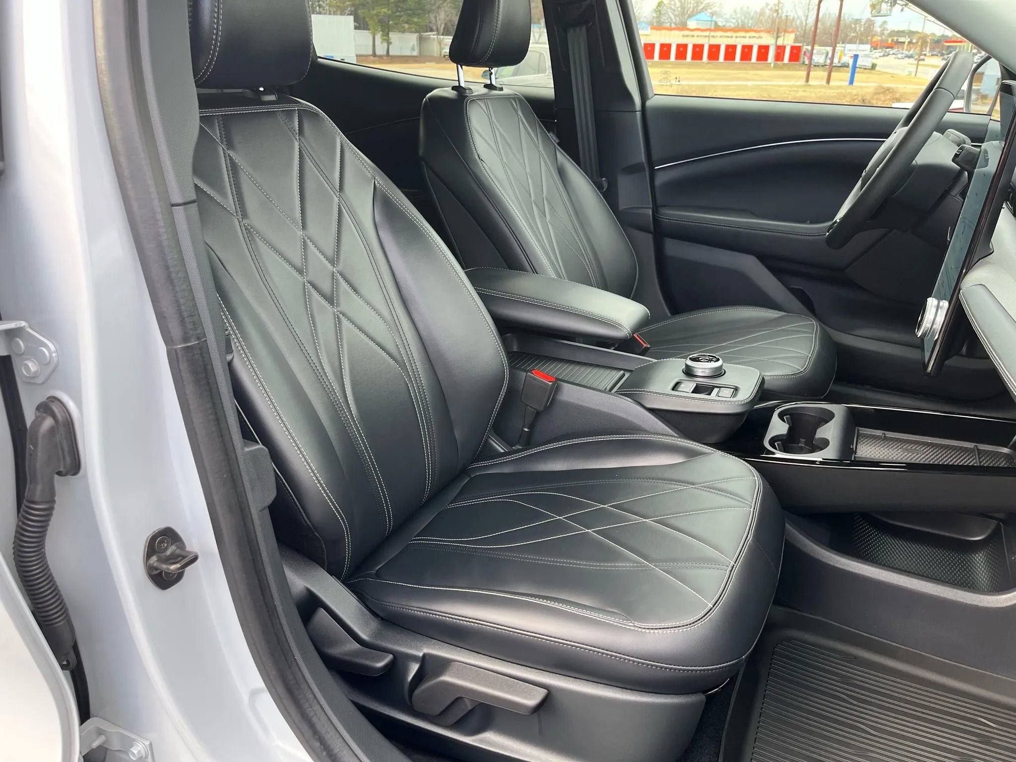 Used 2021 Ford Mustang Mach-E Select w/ Comfort/Appearance Package AWD/4WD image 5