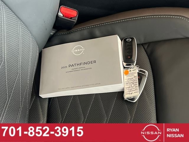 New 2025 Nissan Pathfinder Platinum image 15