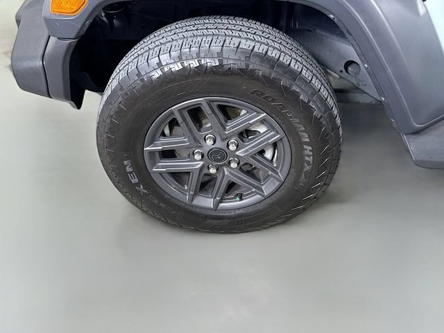 Used 2024 Jeep Wrangler Unlimited Sport AWD/4WD image 29
