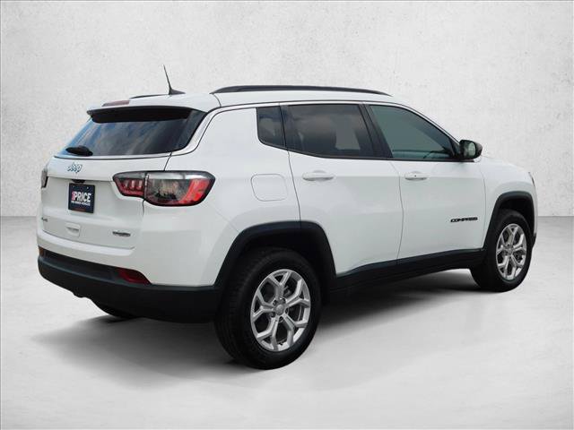 Used 2024 Jeep Compass Latitude AWD/4WD image 8