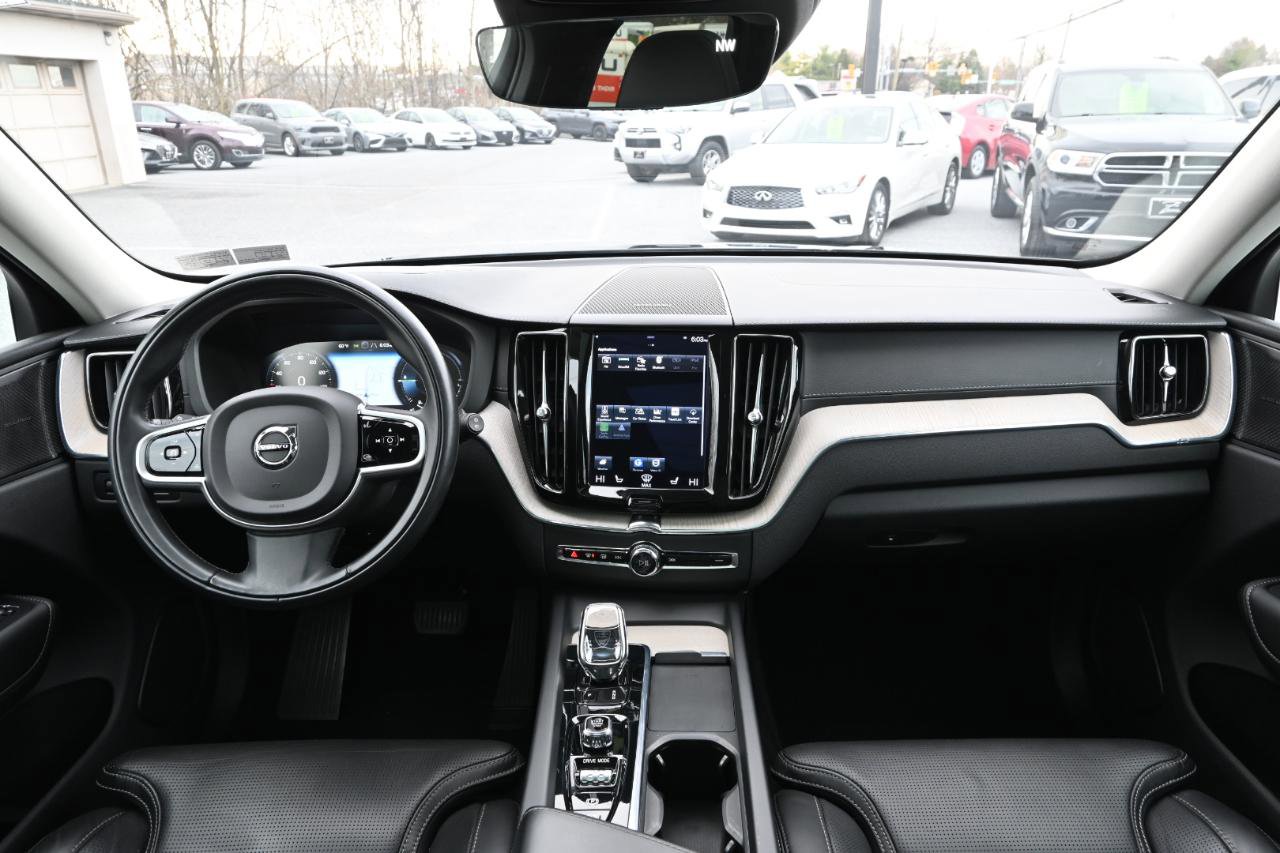 Used 2021 Volvo XC60 T8 Inscription Expression image 4