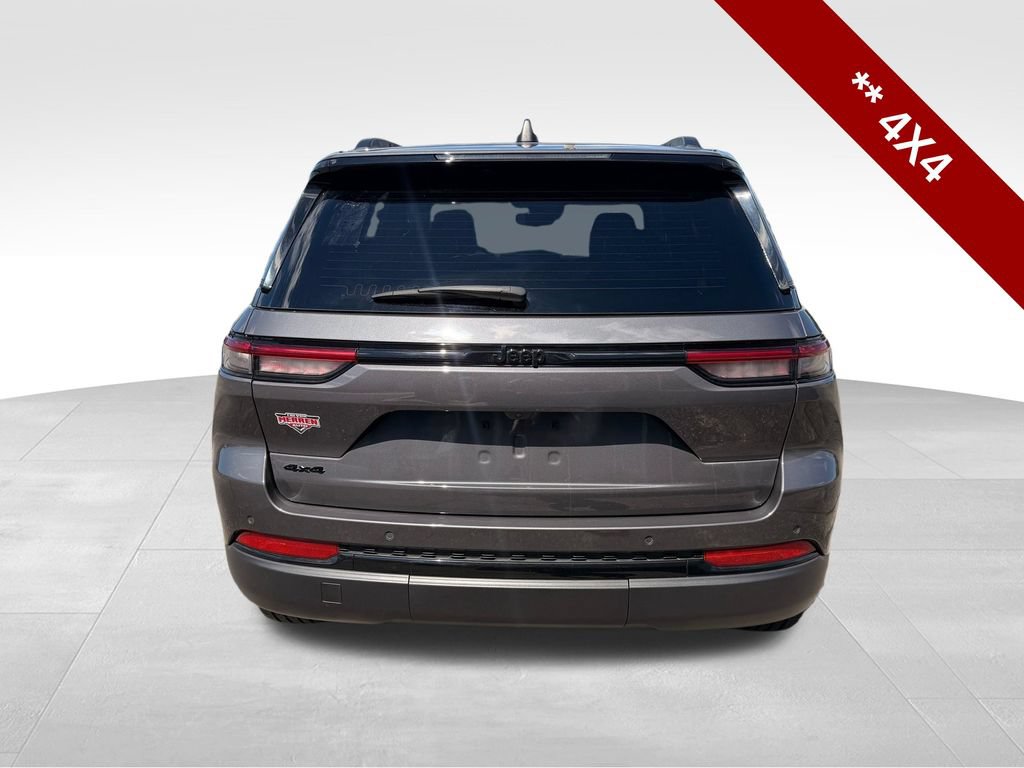 Used 2024 Jeep Grand Cherokee Altitude AWD/4WD image 5
