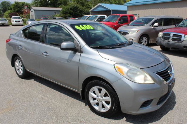 Used 2014 Nissan Versa SV image 3